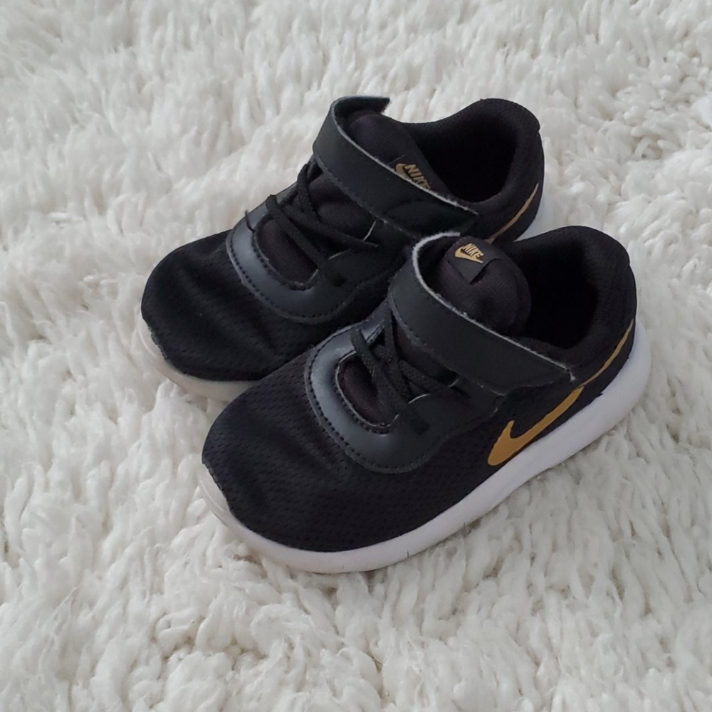 Toddler tennis shoes